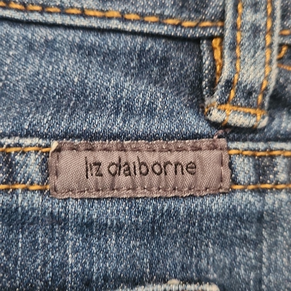 Liz Claiborne Medium Wash Classic Cut Jean's - Picture 5 of 6